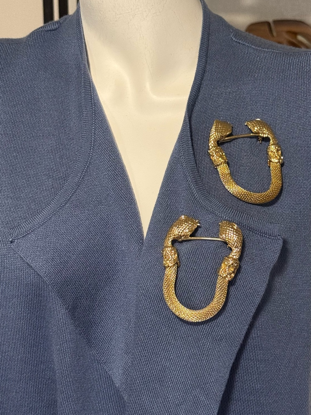 VINTAGE- Gold-tone mesh double snake head brooches
